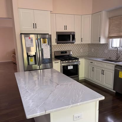 White cabinets, River White granite — completed by GT Stone and Cabinets Installation in South Amboy, NJ