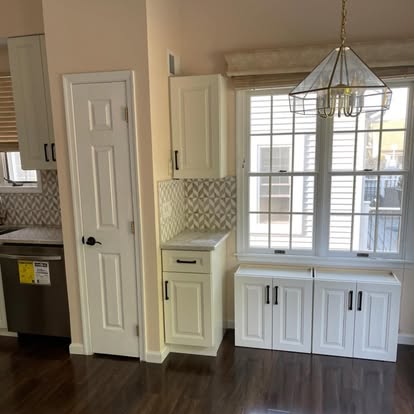 White cabinets, River White granite — photo 10 of 13, by GT Stone and Cabinets Installation in South Amboy, NJ